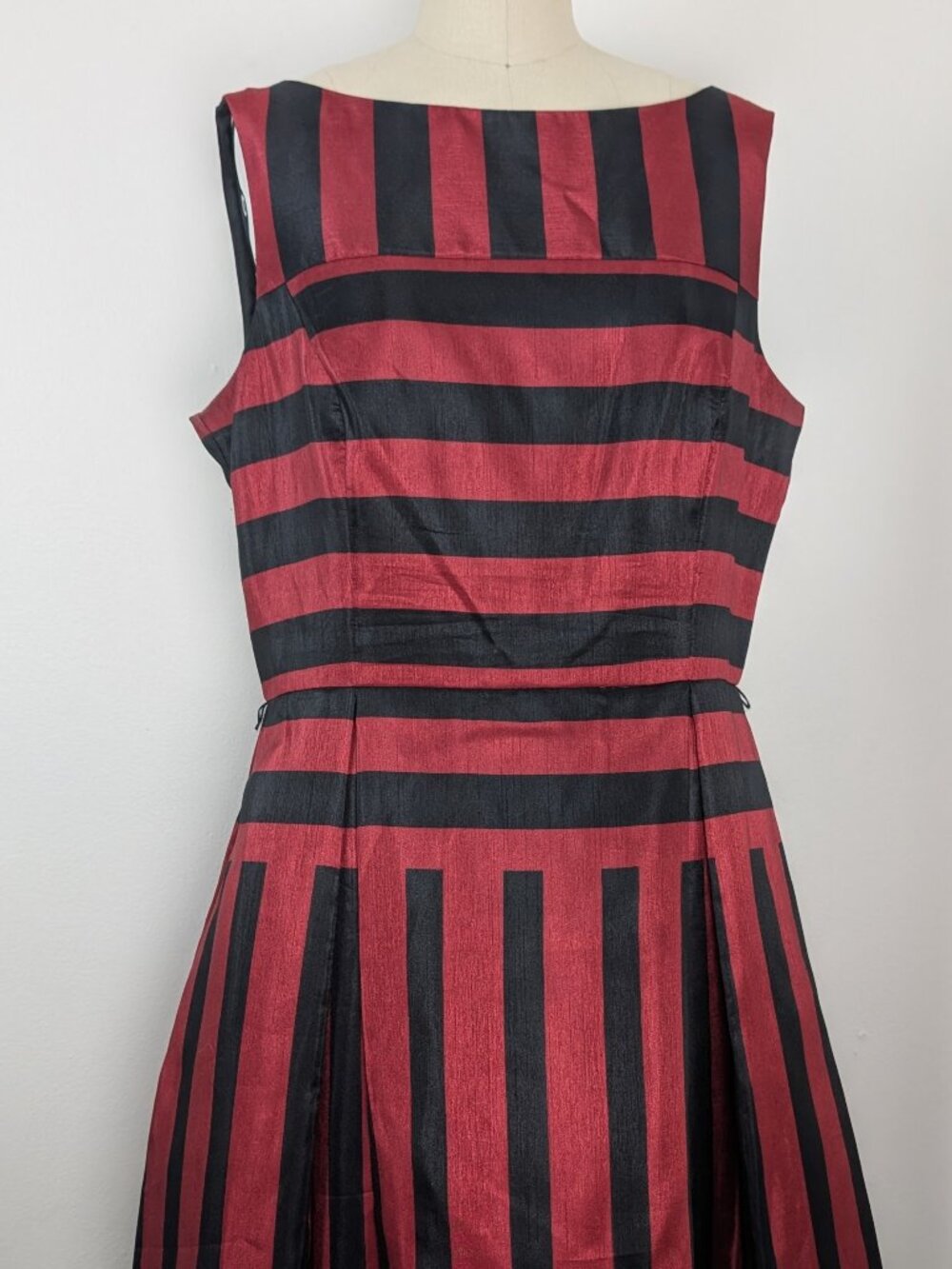 Short Cocktail Dress Red and Black Striped Fit and Flare Dress Melonie T Sz 16